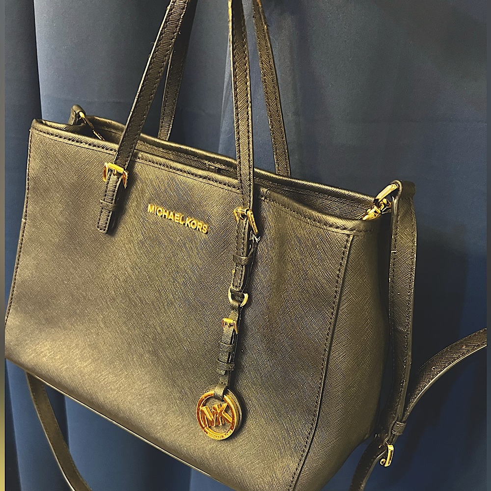 Michael kors black leather purse